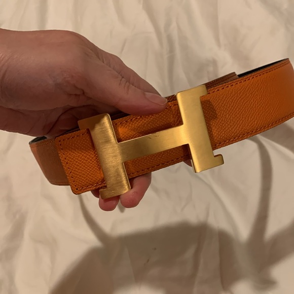Adjustable women’s orange belt, size Large . Fashionable and collectible.